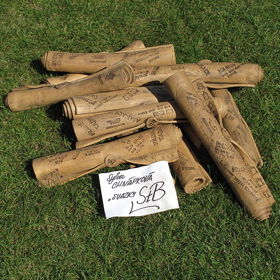 Takto na Hrnčířských trzích v Berouně v roce 2011 zobrazila svazky StB Sylva Chňapková. 