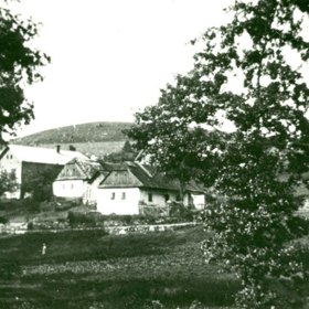 K vyhlazení Ležáků došlo 24. června 1942 v rámci takzvané heydrichiády. 