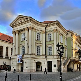 Stavovské divadlo zahájilo svou činnost 21. dubna 1783.