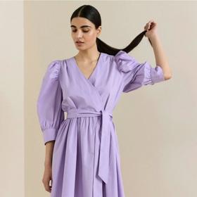 Lila šaty s nabíranými rukávy. Lindex, 1299 Kč