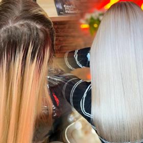 Při odbarvování je lepší svěřit se do rukou odborníků. Poradí vám i s odstínem, který bude lichotit vaší pleti. 