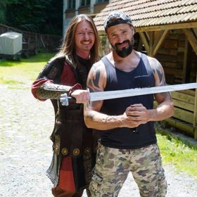 Režie videoklipu se ujal muzikant Václav Noid Bárta.