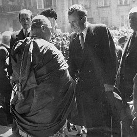 "Do Moskvy se jezdíme radit, jak vám kapitalistům, zakroutit krkem."