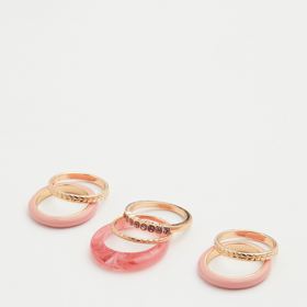 Světle růžové prstýnky. H&M, 149 Kč.