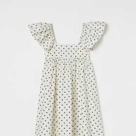 Bílé šaty s puntíky a volány. H&M, 1299 Kč