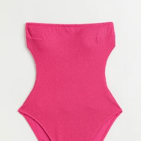 Růžové jednodílné plavky bez ramínek. H&M, 899 Kč