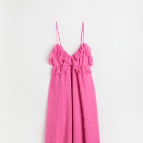 Růžové krepové šaty s volánky. H&M, 999 Kč