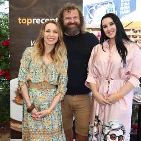 „Myslím si, že tenhle počin, že vznikly knížky na základě receptů lidí z celé České republiky, je moc hezký, protože se ukazuje, že co Čech, to kuchař,“ řekla na křtu herečka a moderátorka Tereza Bebarová. 