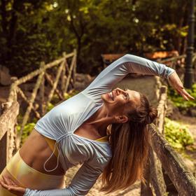 Začátečník může podle Kristýny Paulus začít s jógou pod vedením zkušeného instruktora také v online podobě. 