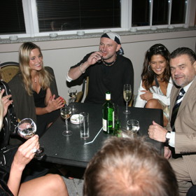 Karel Svoboda byl lvem salónů, ve stejný čas na stejném místě se pobavil také s Petrou Faltýnovou, Jakubem Ludvíkem a Filipem Renčem.