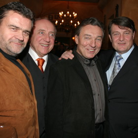 Karel Gott se svými přáteli (zleva): Karel Svoboda, Felix Slováček, Ladislav Štaidl.