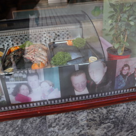 Zahlédnout zde můžeme také představitele Jamese Bonda Daniela Craiga.