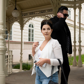 V Karlových Varech se objevila dívka, která byla Laně až nápadně podobná. 