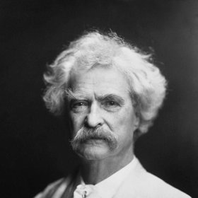 Mark Twain měl doma až devatenáct koček. Také prohlásil, že kdyby se kočka zkřížila s člověkem, bylo by to pro lidstvo přínosem, ale pro kočky katastrofa.