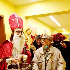 Mikulášskou si například senioři bezvadně užili, stejně jako oslavy Halloweena.