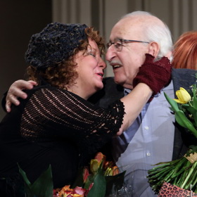 Komedii Dědicové v Divadle Na Jezerce Juraj Herz režíroval. Premiéra proběhla v roce 2016 a Martina Hudečková si ve hře také zahrála.