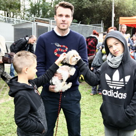 Leoš Mareš neváhá podpořit jakoukoliv dobrou věc a vede k tomu i své syny.