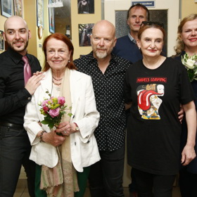 Komedii Veletoč mohou diváci vidět i na letní divadelní scéně Prima hvězdné léto pod Žižkovskou věží.