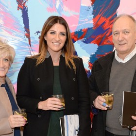 Davidova maminka Sandra, sestra Joanne a tatínek Ted pěkně pohromadě. Tak, jak je v rodině Beckhamových zvykem.