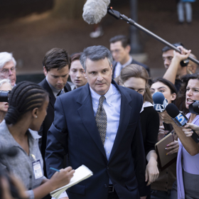 Michael se stane hlavním podezřelým z její vraždy. Pod drobnohled se dostává nejen jeho vztah ke Kathleen, sexuální orientace, ale také finance. Co z toho by mohlo být důvodem k takovému činu?