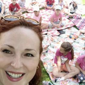 Jelikož maminky přestávají vařit a děti raději berou do fastfoodů nebo objednávají jídlo domů, rozhodla se Markéta Hrubešová, že se pokusí v dětech probudit lásku k vaření.