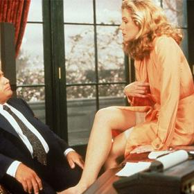 Válka Rosových (1989) je jedním ze tří filmů, v nichž se objevilo trio Michael Douglas, Kathleen Turner a Danny DeVito. Ty první dva jsou Honba za diamantem (1984) a Honba za klenotem Nilu (1985).