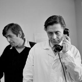 Petr Kostka si v seriálu Sanitka zahrál ne příliš pozitivní postavu emigranta.