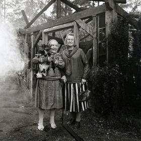 Nataša Gollová a Eva Svobodová byly dlouholetými kamarádkami. Během natáčení ale spolu nemluvily. Nataša totiž nechtěla prozradit recept na svou svíčkovou. 