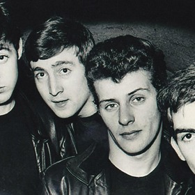 Beatles v původní sestavě s Petem Bestem. Ten u nich hrál v letech 1960-62.
