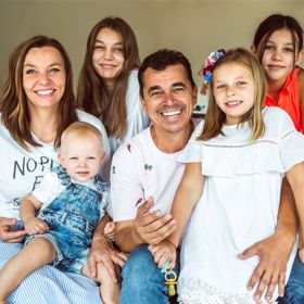 Roman Pomajbo má s manželkou Petrou čtyři děti.