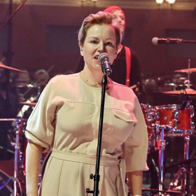 Také zpěvačka Martina Pártlová se nedávno stala maminkou. Na svět přivítala před rokem dcerku Stellu. Jí samotné bylo 42 let.