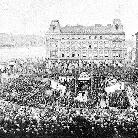 Základní kámen Národního divadla byl položen 16. května 1868.