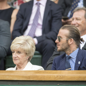 David Becham svou maminku velmi miluje. Nevynechá příležitost, aby ji nedoprovodil do společnosti. Zde si spolu například vyrazili na tenisový Wimbledon.