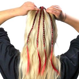 Gumička s červenými copánky. Darky.cz, 39 Kč. 