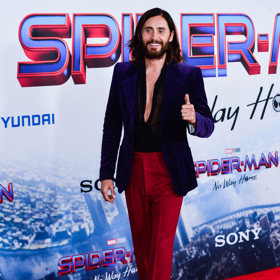 V jednoduchém černém smokingu ho jen tak neuvidíte. 