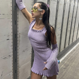 Nezdráhá se ani háčkovaných modelů. 