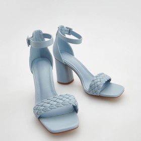 Bleděmodré sandály na podpatku. RESERVED, 499 Kč