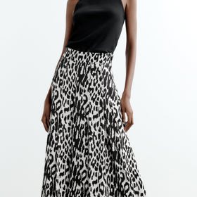 Midi sukně s vysokým pasem a předními záševky. ZARA, 799 Kč