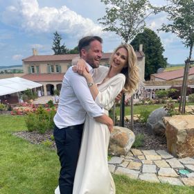 Pavel a Sandra se brali v roce 2019, kdy už měli doma dvouletou dcerku Emily.