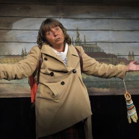 Na podzim oslaví Bára Hrzánová dvacet let s rolí Helenky Součkové v divadelní hře Hrdý Budžes.