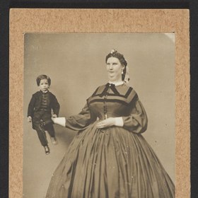 Řadí se mezi další účinkující v takzvaných freak show. Kromě toho ale rovněž vystupovala v divadle.