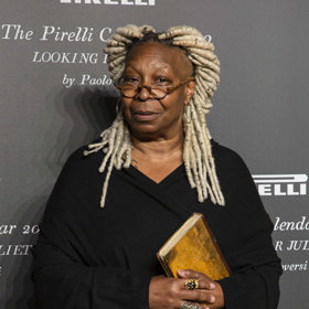 Dobrovolně se svého dítěte vzdala stejně jako McGowan také herečka Whoopi Goldberg - ve svých čtrnácti letech. V eseji pro knihu The Choices We Made píše, že si dávala horké vany a pila lektvary, které jí doporučovaly kamarádky.