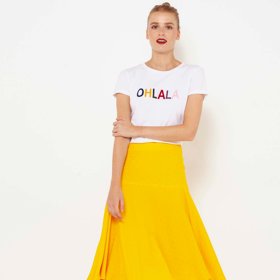 Žlutá asymetrická midi sukně. CAMAIEU, 368 Kč. 