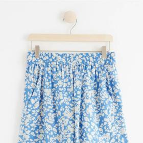 Modré natahovací šortky. Lindex, 299 Kč