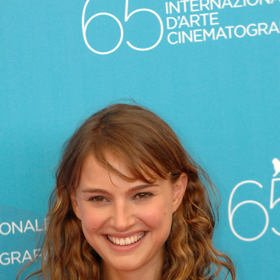 Natalie Portman není jenom herečka. V roce 2008 představila na festivalu v Benátkách svůj režijní debut Eve.