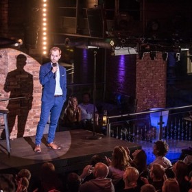 Jiří Charvát se stal dvojnásobným vítězem mistrovství České republiky ve slam poetry.