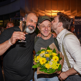 V představení si zahráli herci Petr Rychlý a Luboš Veselý v režii Ondřeje Rychlého.