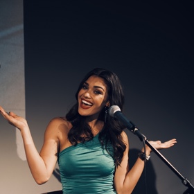 Andrea teď není modelkou, ale zpěvačkou. Jak sama říká, být zpívající modelkou vyžaduje jistou dávku odvahy.