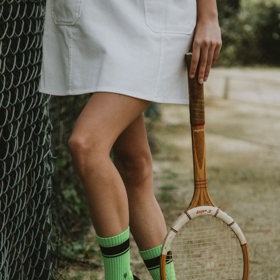 Ponožky v sandálech už považuje většina Čechů za faux-pas.