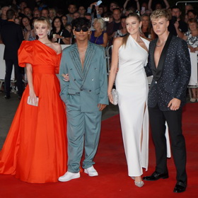 Hlavními hvězdami filmu jsou Adam Mišík a Marsell Bendig, oba vedle sebe měli krásný doprovod.